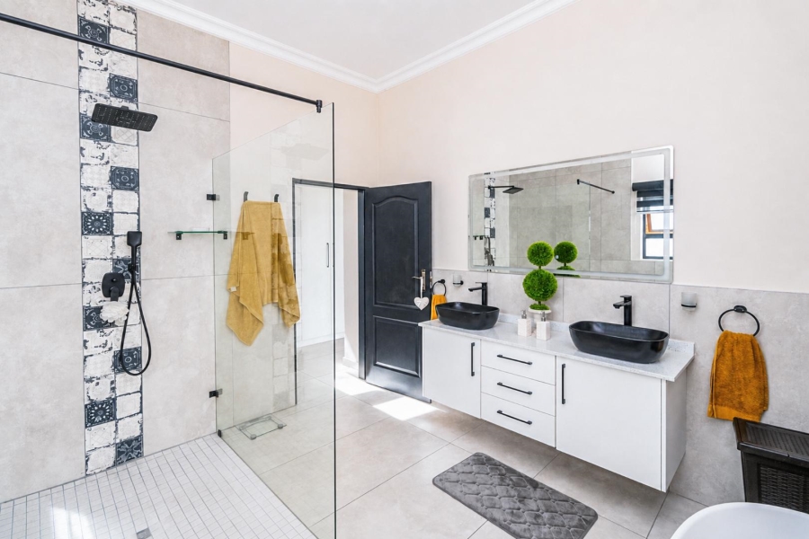 4 Bedroom Property for Sale in Meerhof North West